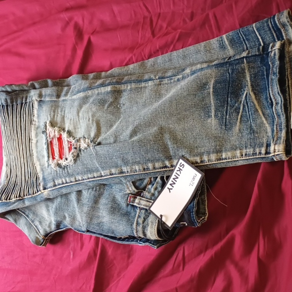 NWT Rue 21 Supreme Flex Blue Distressed Men's  Jeans 32/30 Red Detail 👖